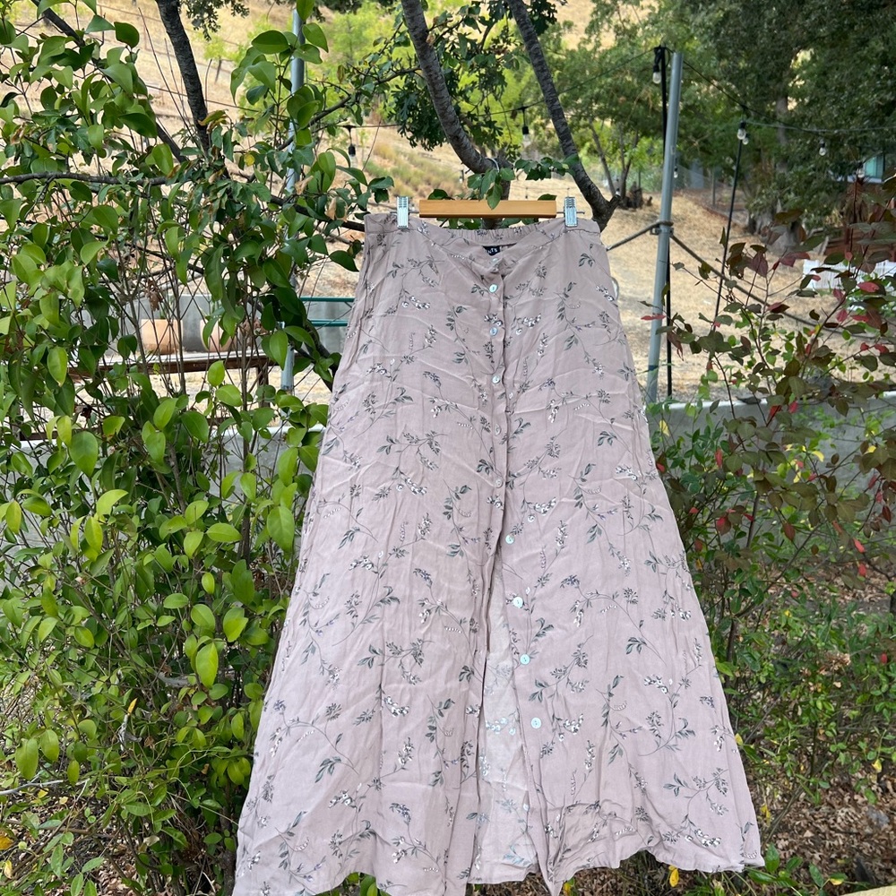 Elegant Floral Maxi Skirt in Cream